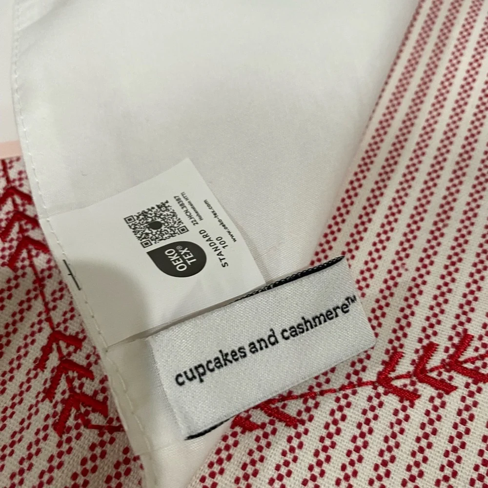 Cupcakes and Cashmere red and white striped heart placemat set of (4) - NEW